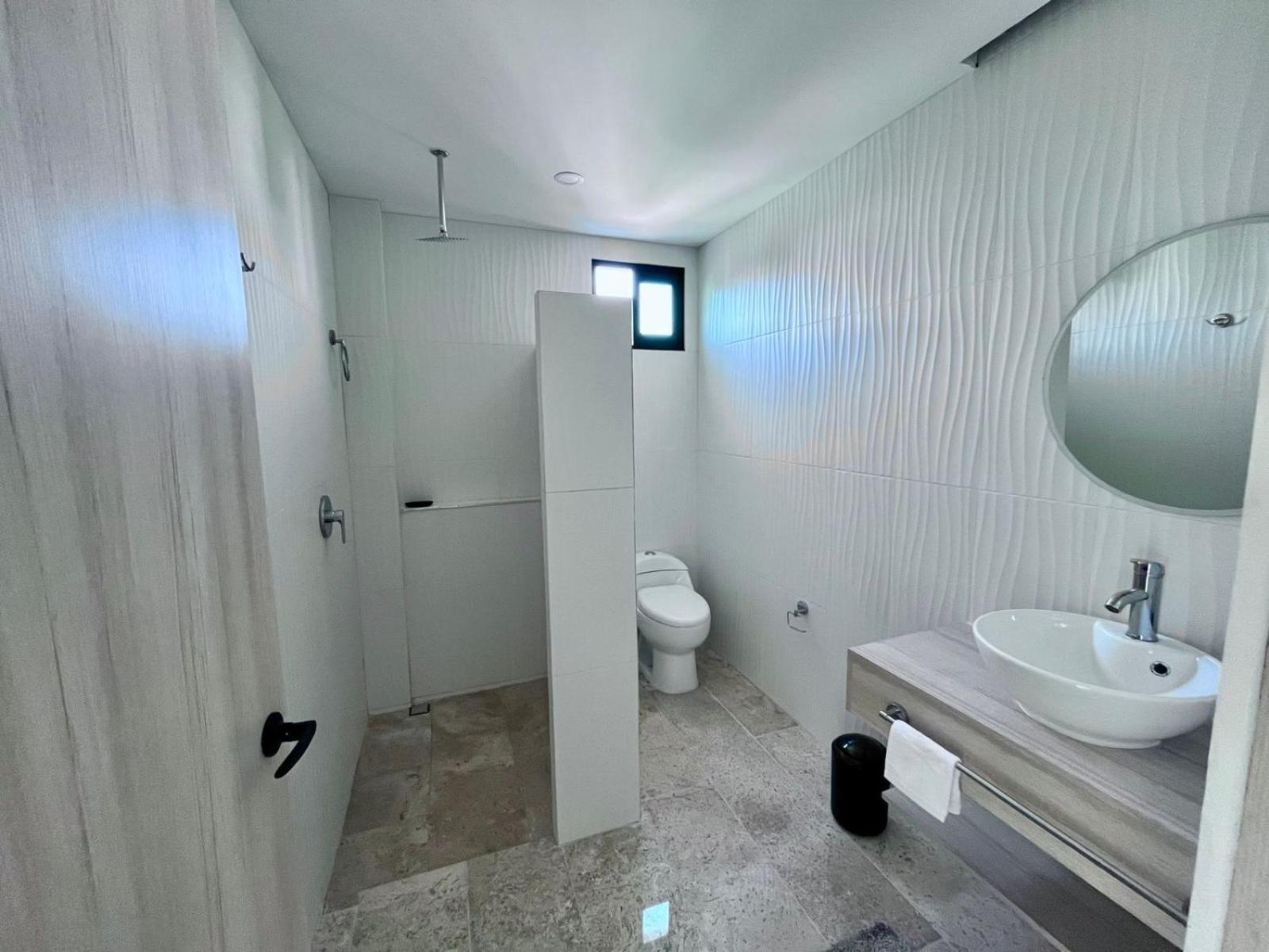 1 Bd Location! Gym, Pool Apartamento *