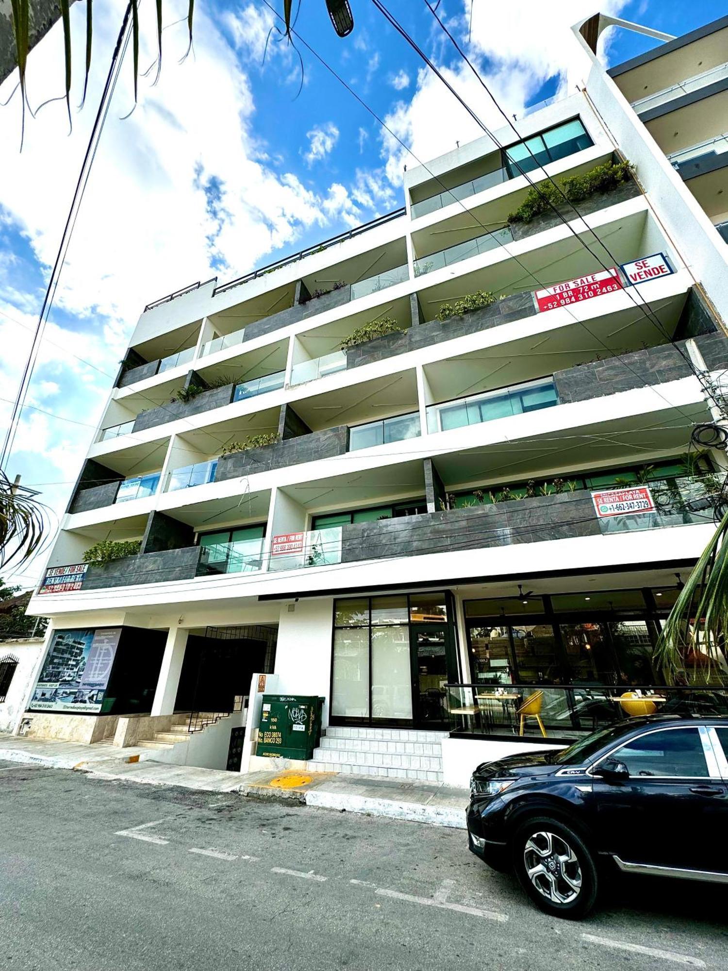 1 Bd Location! Gym, Pool *